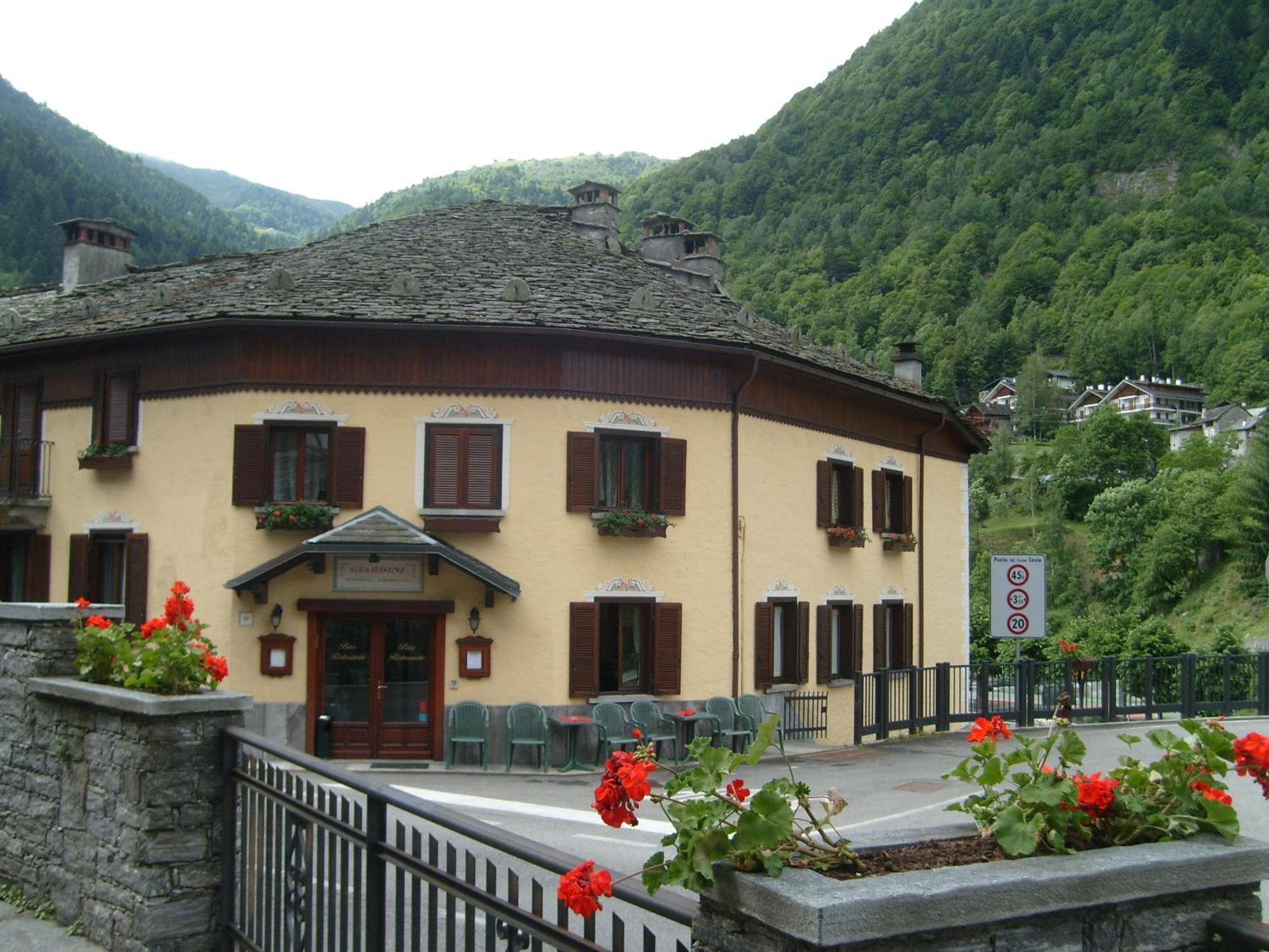 Hotel Residence Giardini Piode Bagian luar foto